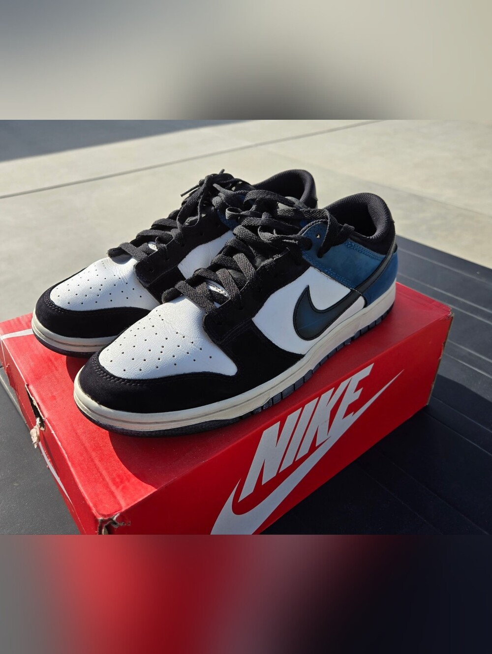 Nike Men’s Low Top Sneakers - Black, White & Blue
